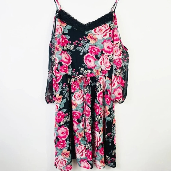 Charlotte Russe Floral Print Cold Shoulder Dress Size Medium - Picture 2 of 7